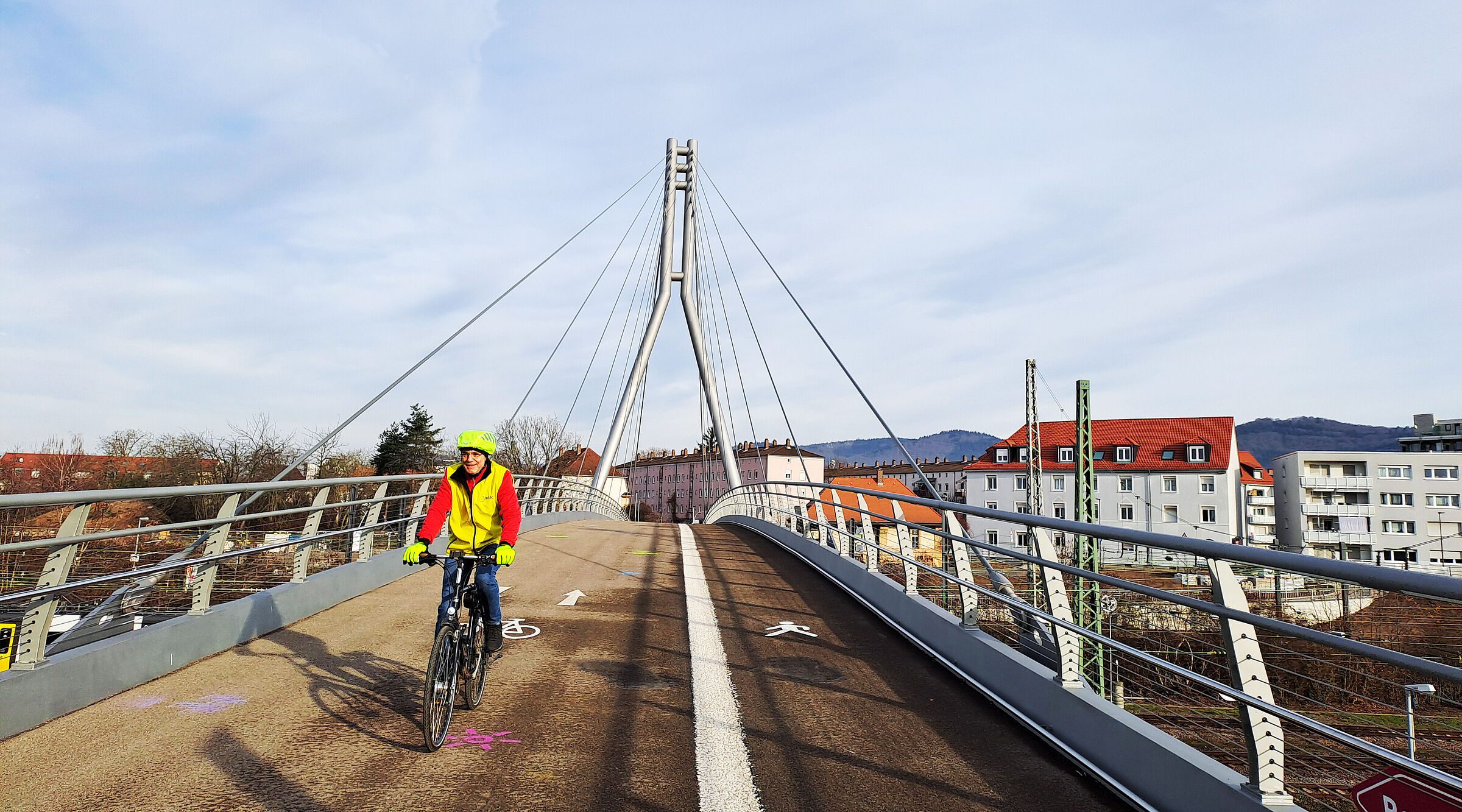 Brückenschlag über die Bahngleise: Da-Vinci-Brücke