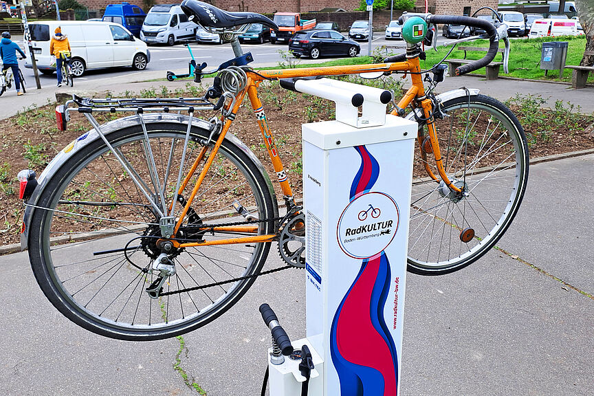 Rad-Servicestation am Südbrückenkopf der Ernst-Walz-Brücke Rad-Servicestation am Südbrückenkopf der Ernst-Walz-Brücke