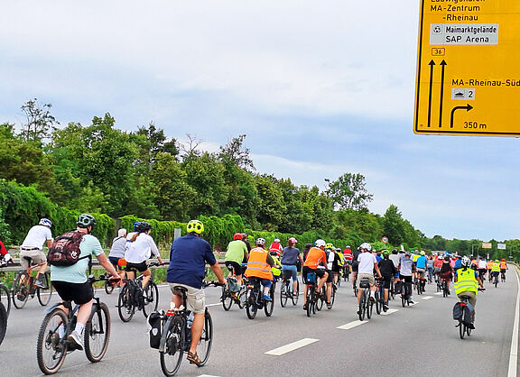Radsternfahrt und Demonstration für sichere Radwege