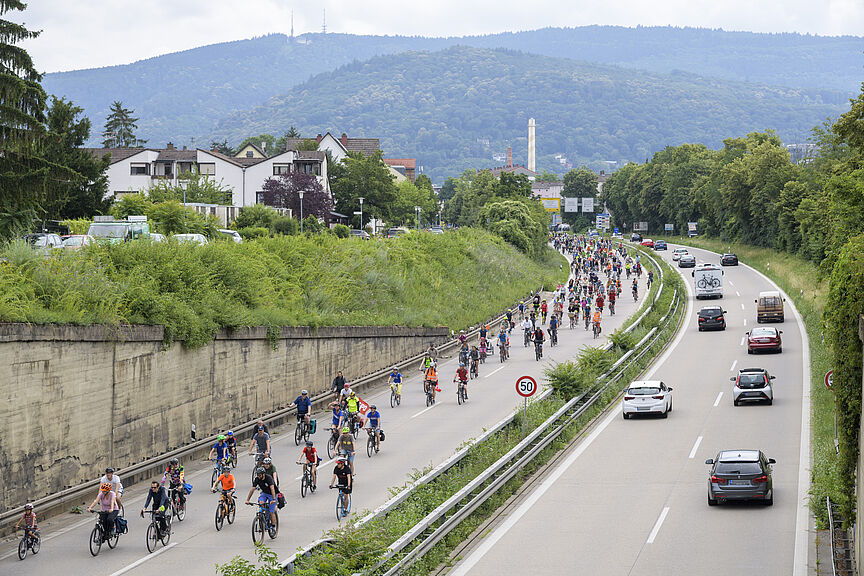 Rund 1000 Radler fahren von Heidelberg nach Mannheim