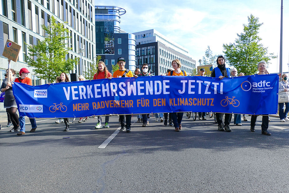 Verkehrswende-Banner das ADFC beim Klimastreik 2022.